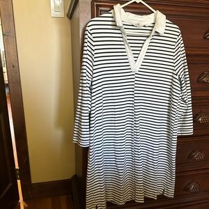 Vineyard Vines casual striped dress. Worn 1x.  21” pit to pit and 36” length.
